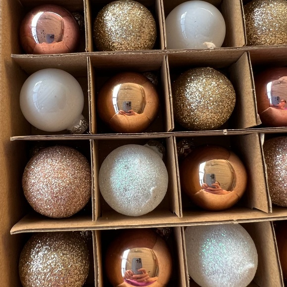 25 Mini Glass Christmas Ornaments Rose Gold White Shiny & Glitter Opalescent - Picture 3 of 10